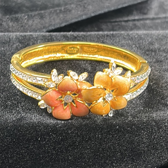 #34 Vintage Nolan Miller Hinged Enamel Flower Bracelet with Crystals - Picture 5 of 10
